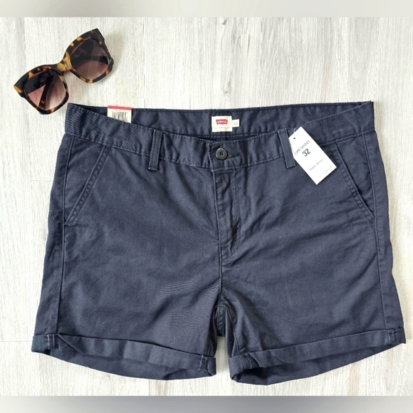 Levi's | Classic cotton blend black mid rise shorts | WMS 32 NWT - Picture 1 of 8